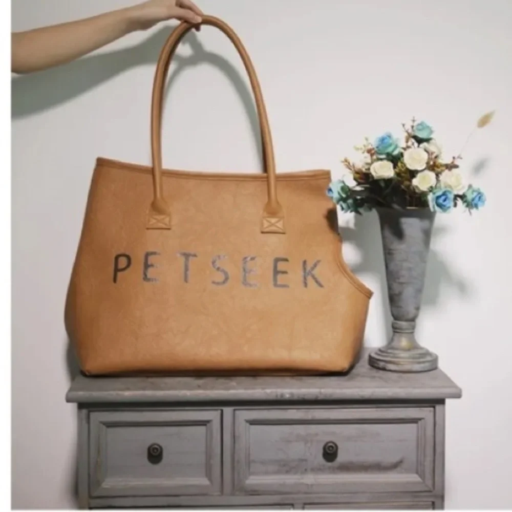 Like new Petseek pet dog cat carrier bag